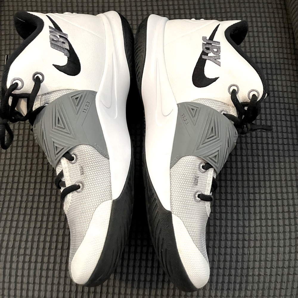 RARE Kyrie Irving Nike Flytrap 3 EP 'White Cool Grey' - Picture 3 of 7